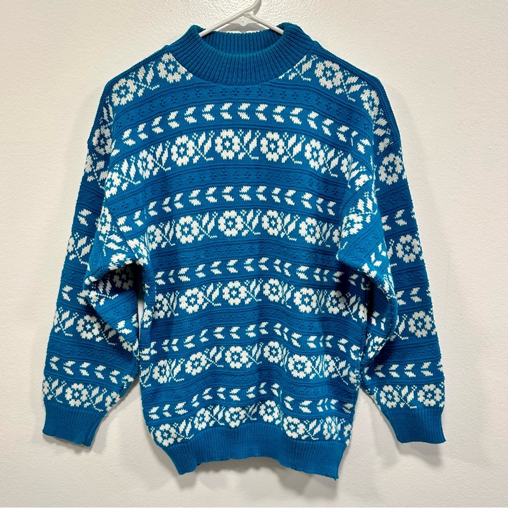 Vintage teal and white floral knit sweater in a womenβs size large!